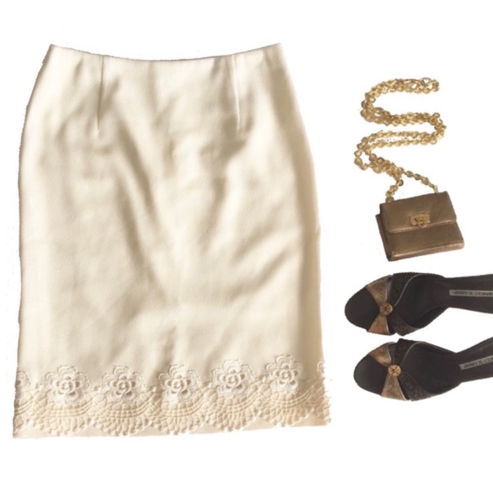 Valentino 𑁍 Rose Lace Wool Pencil Back Slit Knee Length Skirt 𑁍 Winter White 4 - Picture 12 of 16